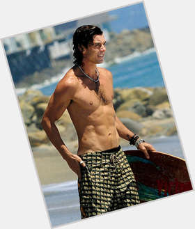 Gavin Rossdale Athletic body,  dark brown hair & hairstyles