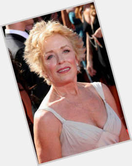 Holland Taylor Average body,  dyed blonde hair & hairstyles