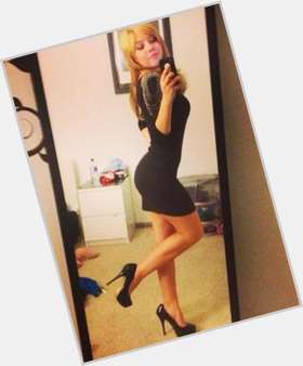 Jennette Mccurdy Slim body,  blonde hair & hairstyles