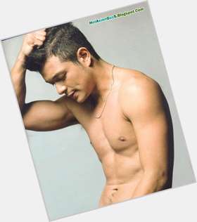 Jericho Rosales black hair & hairstyles Athletic body, 