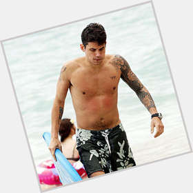 John Mayer black hair & hairstyles Average body, 