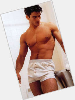 Johnathon Schaech Athletic body,  dark brown hair & hairstyles