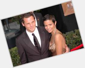 Justin Chambers Average body,  light brown hair & hairstyles