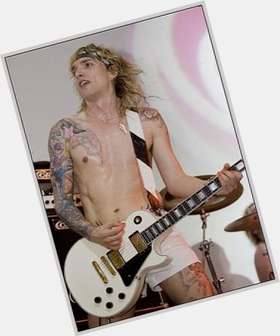 Justin Hawkins Slim body,  light brown hair & hairstyles