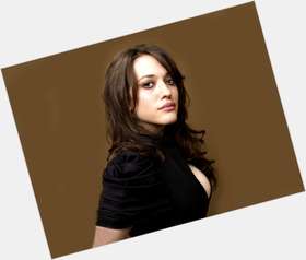 Kat Dennings Voluptuous body,  dark brown hair & hairstyles