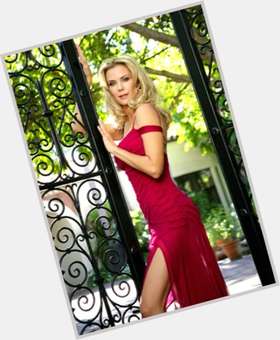 Katherine Kelly Lang Average body,  blonde hair & hairstyles