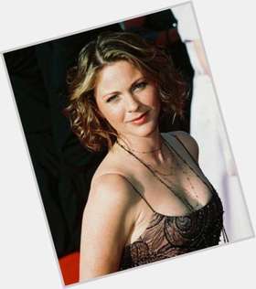 Kelli Williams Average body,  light brown hair & hairstyles