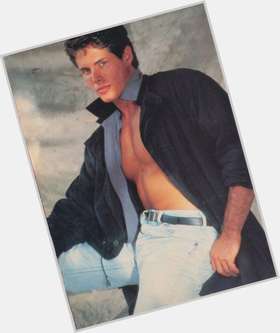 Kevin Bernhardt Average body,  dark brown hair & hairstyles
