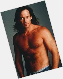 Kevin Sorbo Athletic body,  light brown hair & hairstyles