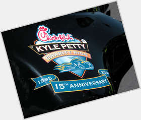 Kyle Petty Average body,  light brown hair & hairstyles