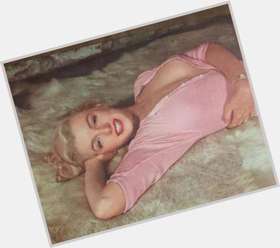 Marilyn Monroe dyed blonde hair & hairstyles Voluptuous body, 