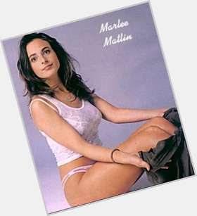Marlee Matlin Slim body,  light brown hair & hairstyles