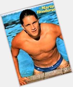 Martin Henderson Athletic body,  light brown hair & hairstyles