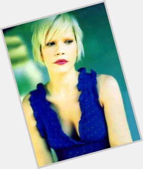 Nikki Uberti Slim body,  dyed blonde hair & hairstyles