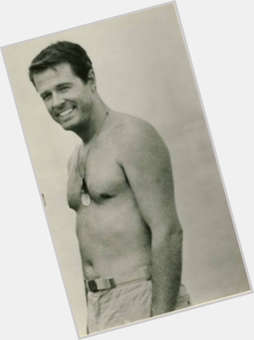 Robert Culp Average body,  grey hair & hairstyles