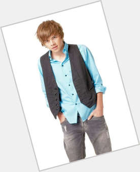 Samuel Earle Average body,  light brown hair & hairstyles