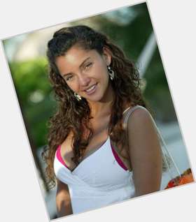 Sara Maldonado dark brown hair & hairstyles Voluptuous body, 