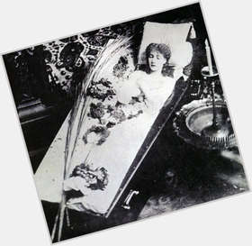 Sarah Bernhardt Slim body,  red hair & hairstyles