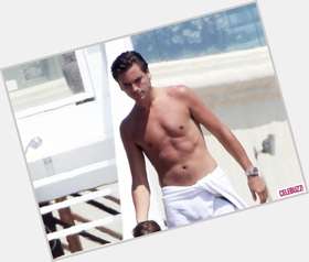 Scott Disick dark brown hair & hairstyles Athletic body, 