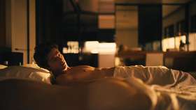 San Nivola nude with Patrick Schwarzenegger shirtless in The White Lotus 3-06