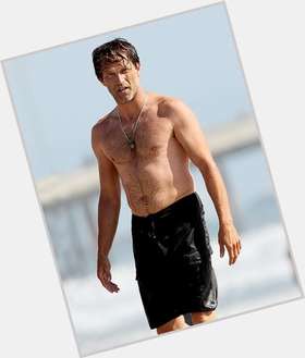 Stephen Moyer Athletic body,  dyed brown hair & hairstyles