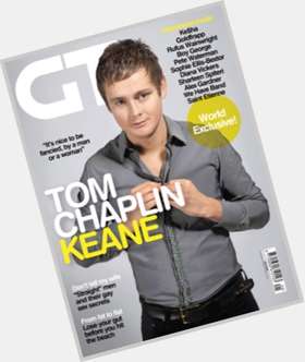 Tom Chaplin Average body,  light brown hair & hairstyles