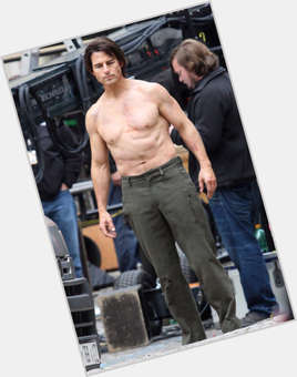 Tom Cruise dark brown hair & hairstyles Athletic body, 