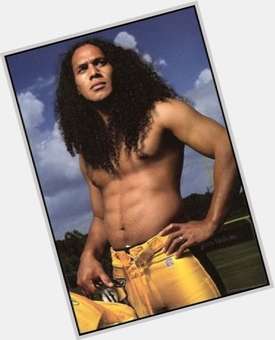 Troy Polamalu Athletic body,  black hair & hairstyles