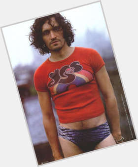 Vincent Gallo Athletic body,  dark brown hair & hairstyles