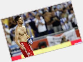 Xabi Alonso light brown hair & hairstyles Athletic body, 