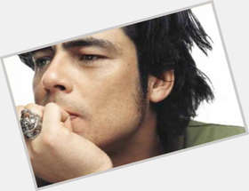 Benicio Del Toro Average body,  black hair & hairstyles